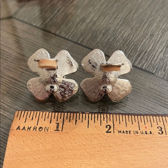 Vintage KJL Kenneth J Lane Rhinestone Pearl Flower Clip Earrings Dogwood Flower - Picture 6 of 17